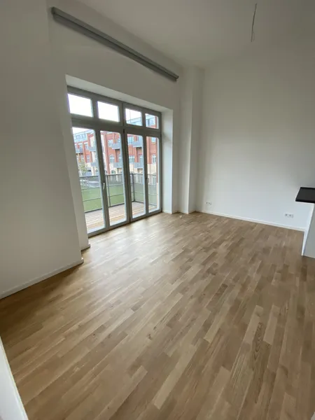 Modernes SÜD-Apartment zum Innenhof mit EBK, Balkon und Abstellkammmer! Sehr hohe Decken!! — photo 1